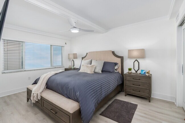 Cama king - 26340 Hickory Blvd