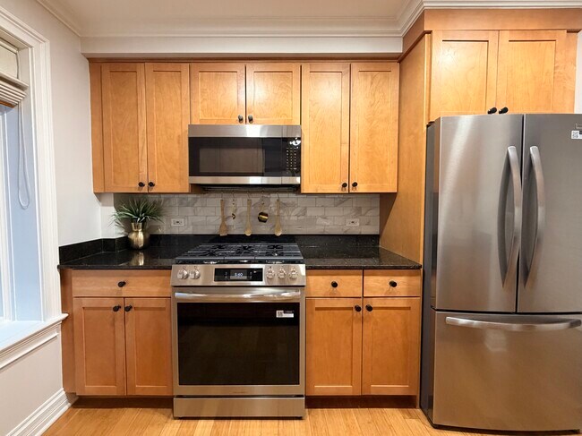 Building Photo - 122 S Evergreen Ave