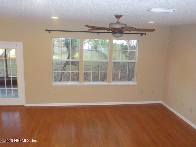 Foto del edificio - 3707 Silver Bluff Blvd