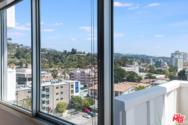 Building Photo - 7135 Hollywood Blvd