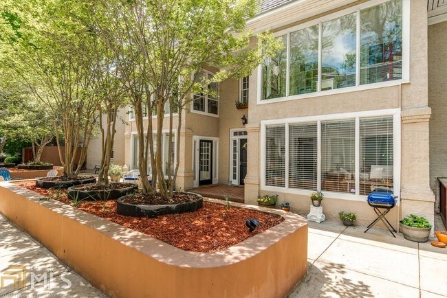 Building Photo - 1118 Rosedale Dr NE