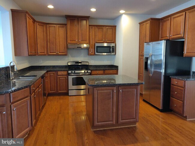 Building Photo - 42152 Sandown Park Terrace