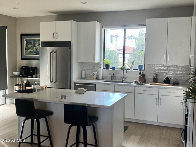 Foto del edificio - 3233 N 70th St