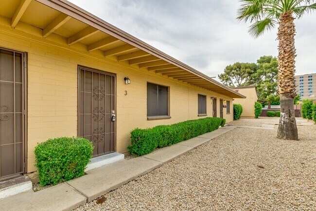 Building Photo - 1809 E Virginia Ave