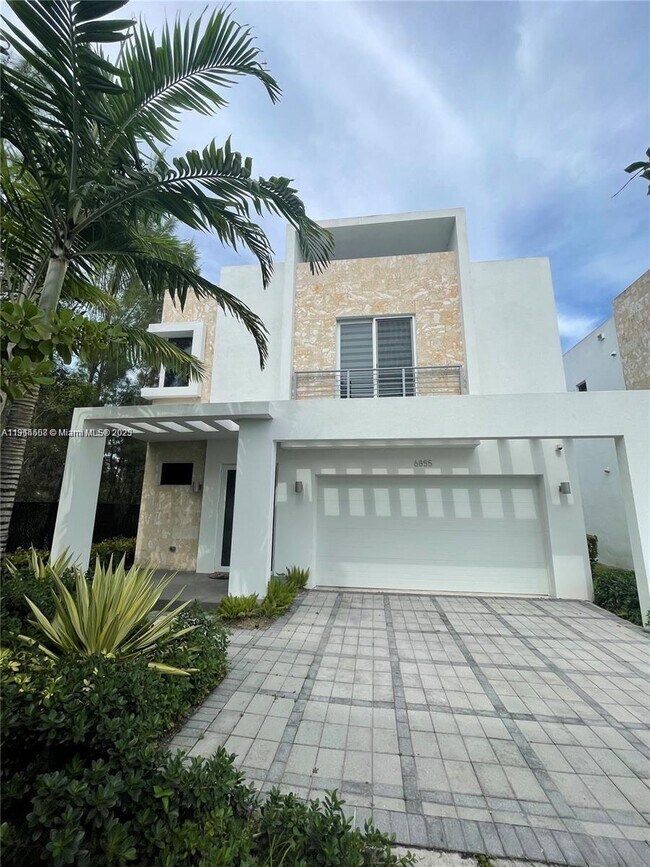 Building Photo - 6855 NW 103rd Ave