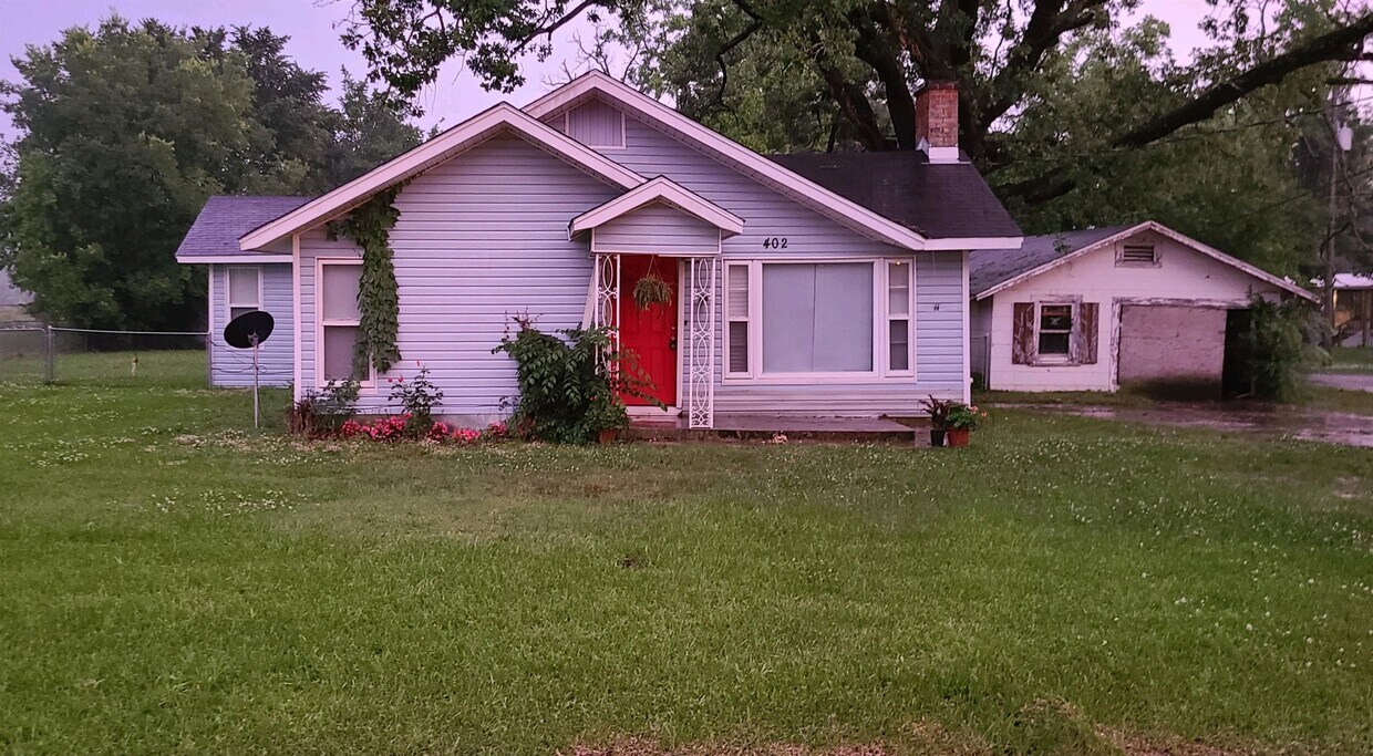 Primary Photo - 402 Clarksville St