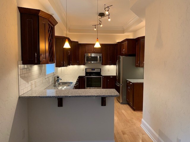 Gourmet kitchen - 123 Kirk Ave SW