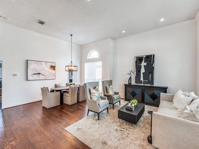Foto del edificio - 1728 Forest Glen Dr