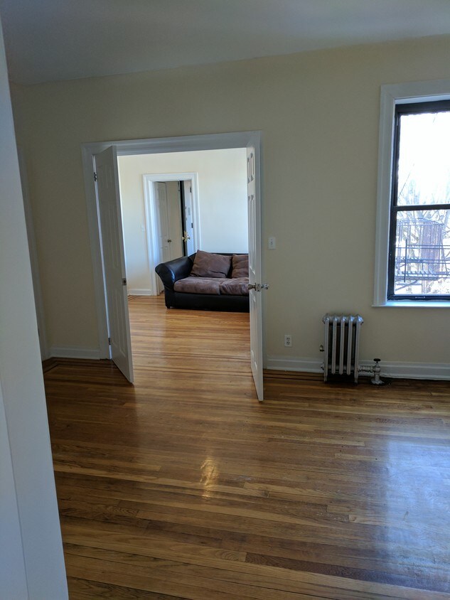 Foto principal - 35-12 99th St