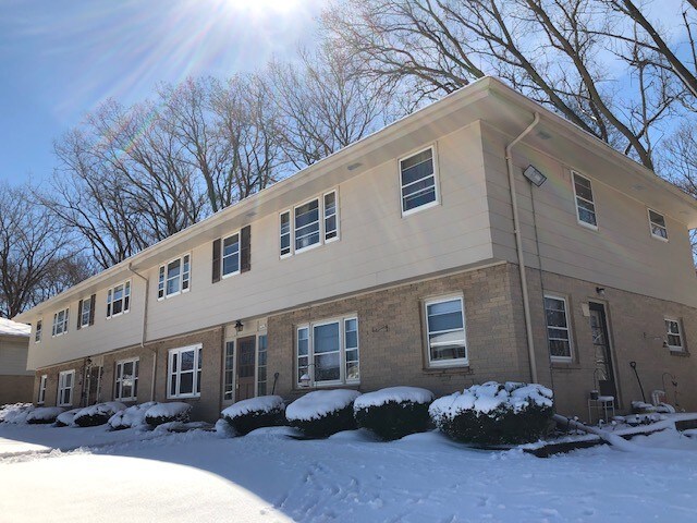 Foto principal - 7215 Euston St