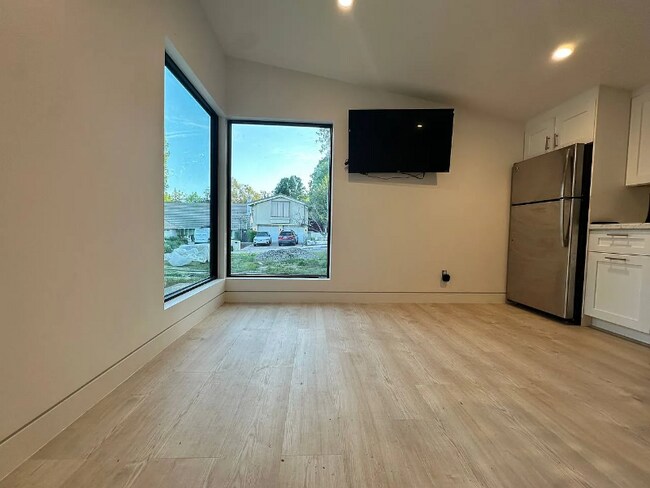Foto del edificio - 4236 Ellenita Ave
