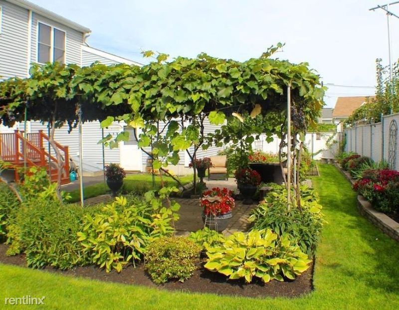 Foto principal - 3 br, 1.5 bath Townhome - 33 North Street