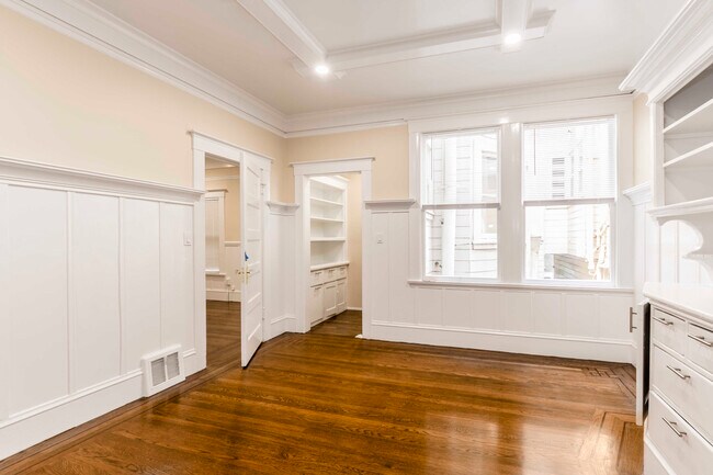 Building Photo - 1636 Hyde St