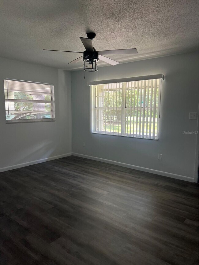 Foto del edificio - 3037 SE 13th St