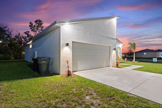 Building Photo - BRAND NEW HOME! Modern, energy efficient h...