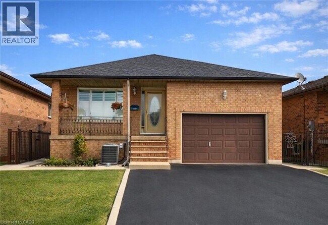 Building Photo - 227 Templemead Dr