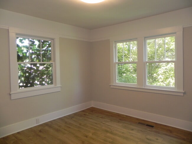 Building Photo - 923 Bridgeway