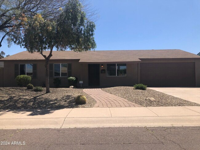 Foto del edificio - 3835 E Ludlow Dr