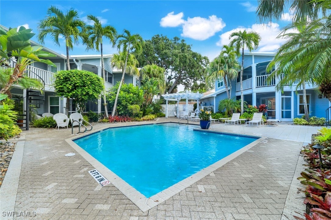 Foto principal - 376 3rd St S