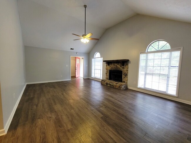 Building Photo - 3 Bedroom Ranch Style home in Mcdonough!