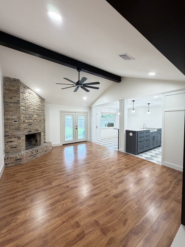 Building Photo - 7007 Pine Grove Dr