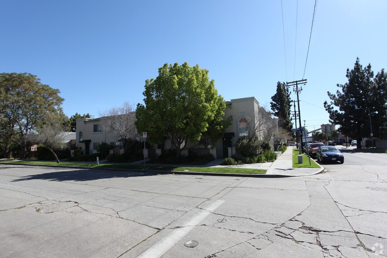 Building Photo - El Corazon Apartments