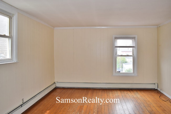 Building Photo - 275 Wickenden St