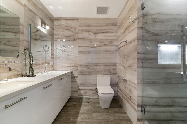 Foto del edificio - 3470 E Coast Ave