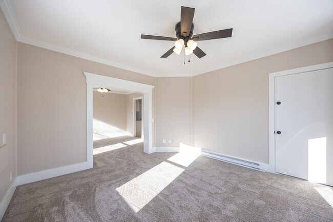 Foto del edificio - 584 Mt Hope St