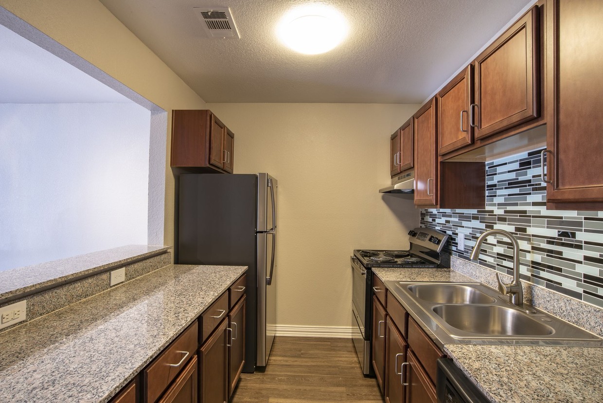 Woodchase & Clarendon Apartments - Irving, TX | Apartments.com