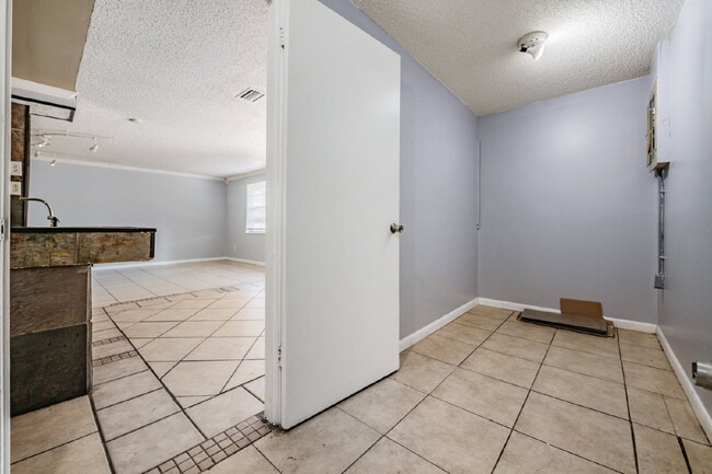 Foto del edificio - 16001 Saddlestring Dr