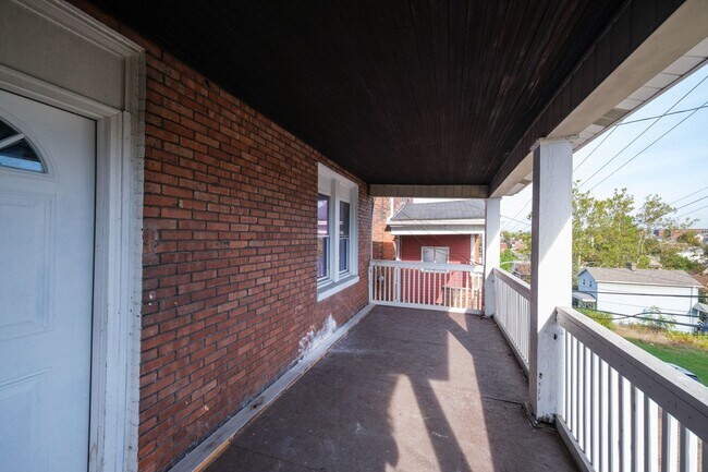 Building Photo - RENT TO OWN!! Charming 3-Bedroom Single Fa...