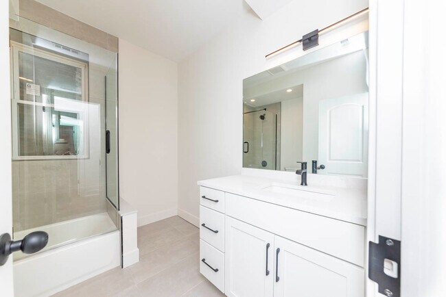 Foto del edificio - 2825 N Rockwell St