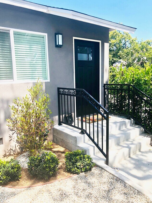 Front Door - 10847 Jefferson Blvd
