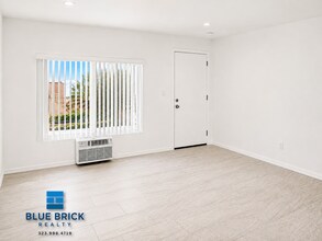 Building Photo - 5942 N Tujunga Ave