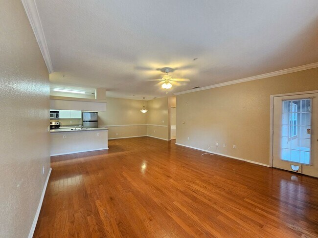 Building Photo - 1 Bedroom, 1 Bath First Floor Condo in Gat...