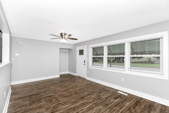 Building Photo - 3506 Oleander Rd SW