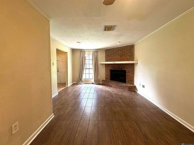 Foto del edificio - 15855 Sunderland Ave