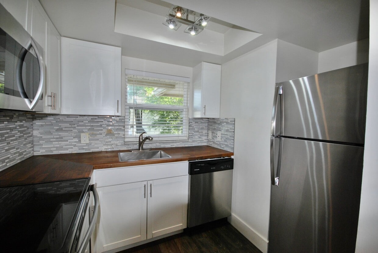 Photo - 637 Harwood St (Orlando, FL)
