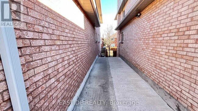 Building Photo - 21 Woodstone Ave