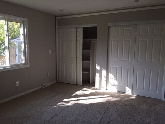 Building Photo - 1388 Villa Dr