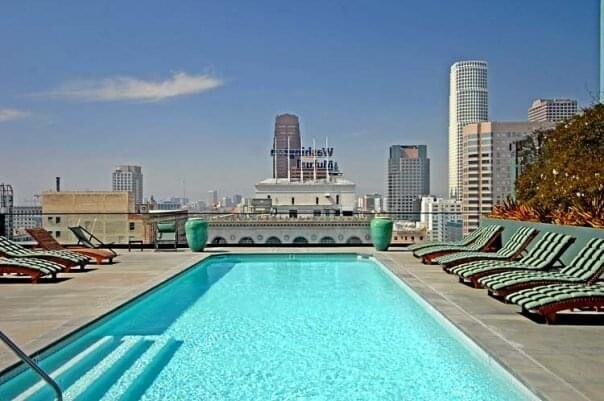 Foto del edificio - 849 S Broadway