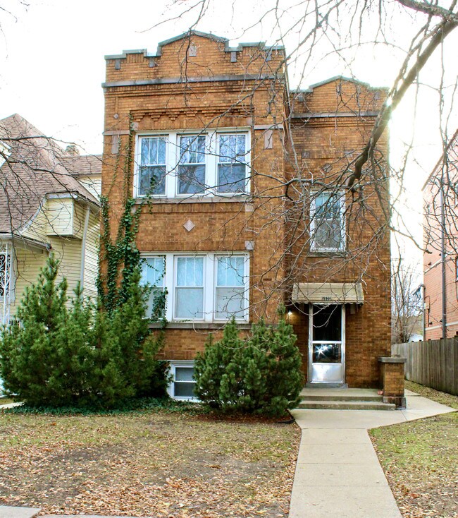 5525 W Higgins Ave Unit B, Chicago, IL 60630 Apartments in Chicago