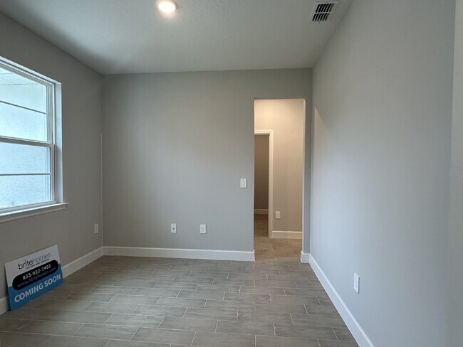 Building Photo - "Rare find - 4 bedroom, 3 bathroom plus bo...