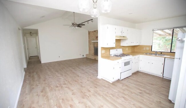 Foto del edificio - 2105 Cindy Ln