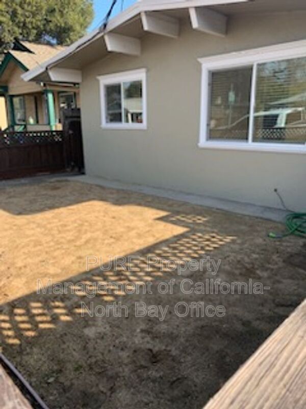 Building Photo - 1384 Slater St
