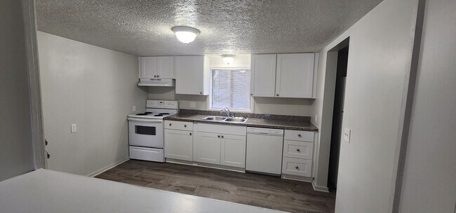 Foto del edificio - 940/940 ½ Willetta St SW