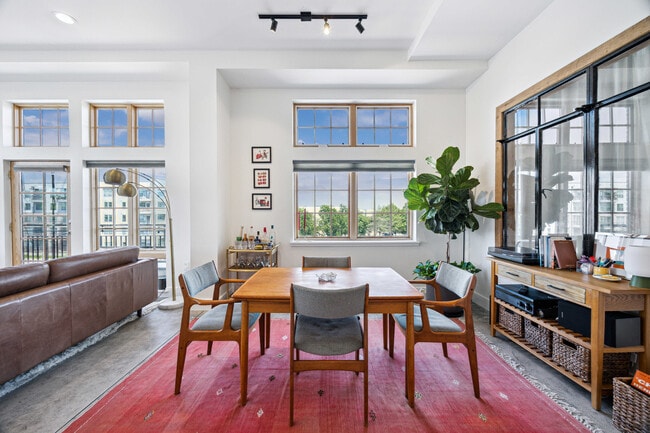 Building Photo - 2235 E 6th St