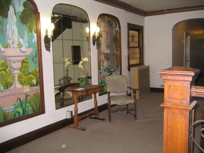 Foto del edificio - 2br - 780ft2 - Prime location! One block to UCB