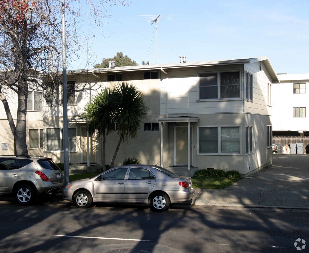 Building Photo - El Camino Apartments
